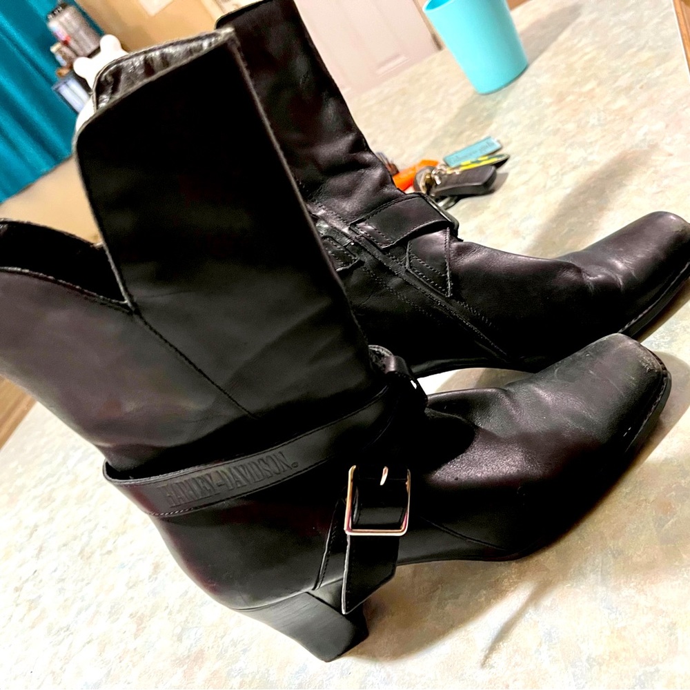 3in blk  Harley Davidson leather boots. Great condition, minimal wear. Sz9